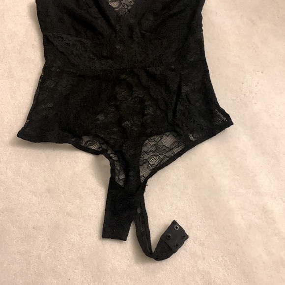 Guess black lace bodysuit - Picture 2 of 3